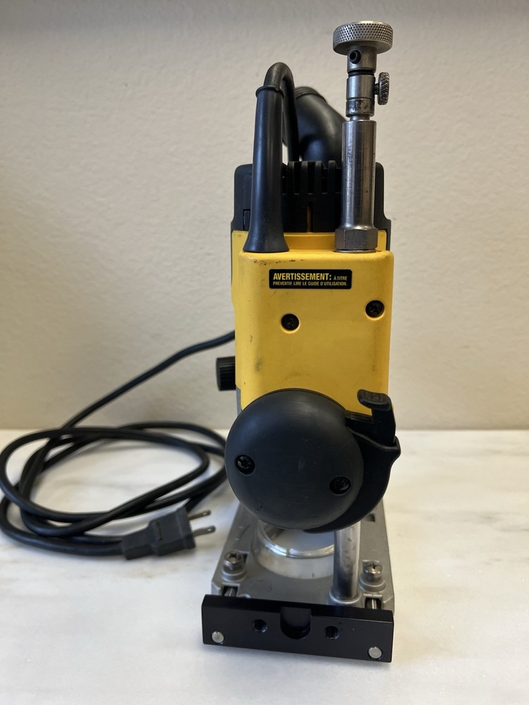DEWALT Electronic Variable Speed Plunge Router DW621 2HP