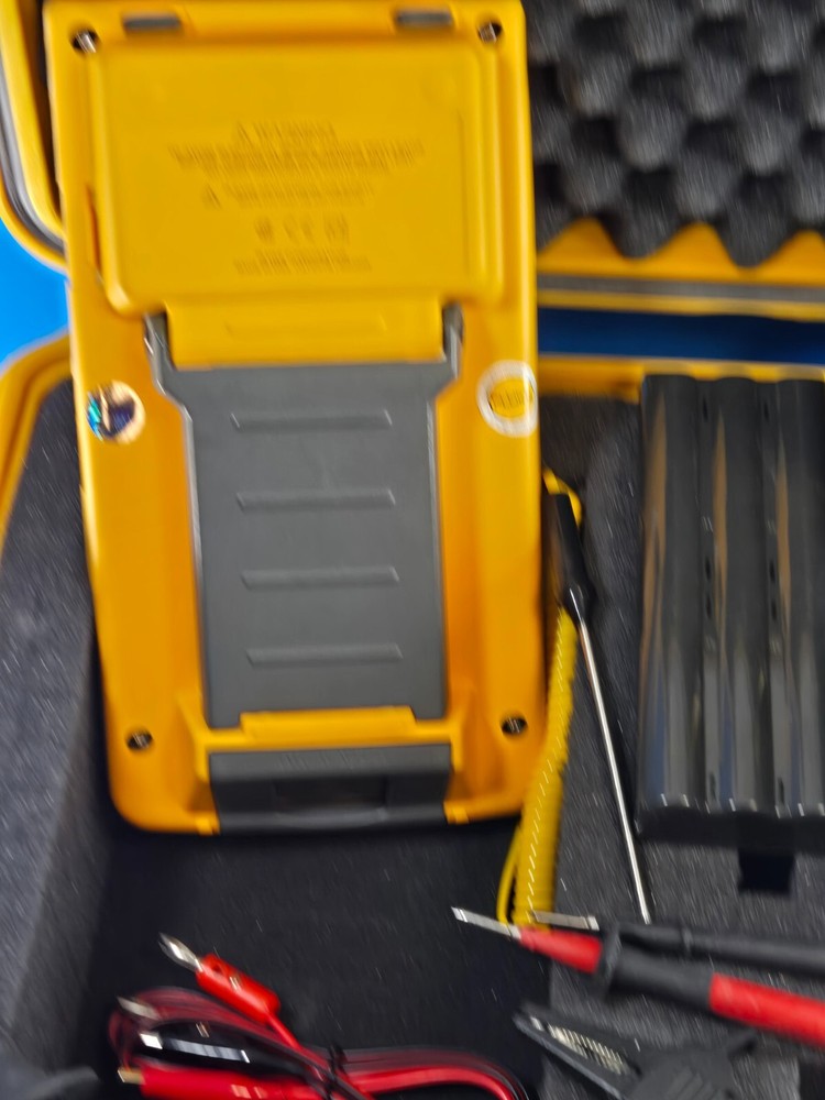 Fluke 743 DPC Documenting Process Calibrator Meter DPC CLEAN!