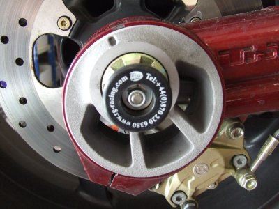 R&G Spindle Sliders Black - Benelli TNT 2004 - 2018