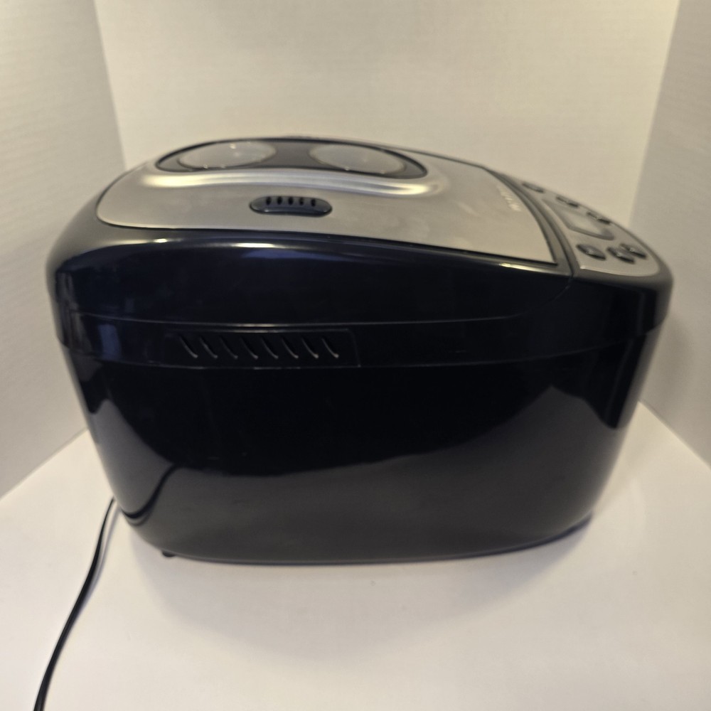 West Bend 41300 Dual Blade 2.5 lbs. Bread Maker & Dough Machine