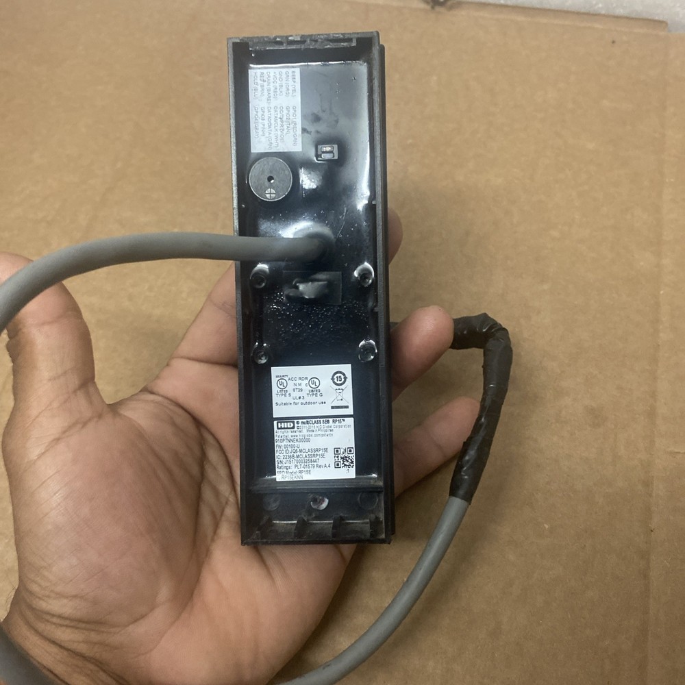 HID multiCLASS SE RP15E Mullion Card Access Reader (Missing Screws And Bracket)