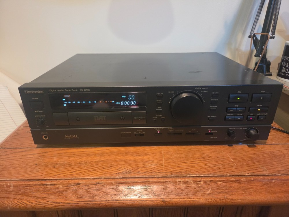 Technics SV-DA10 DAT Player Recorder Digital Audio Tape Deck