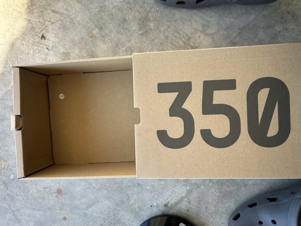 Authentic Empty Adidas Yeezy  Boost 350 V2 Box US Size 6