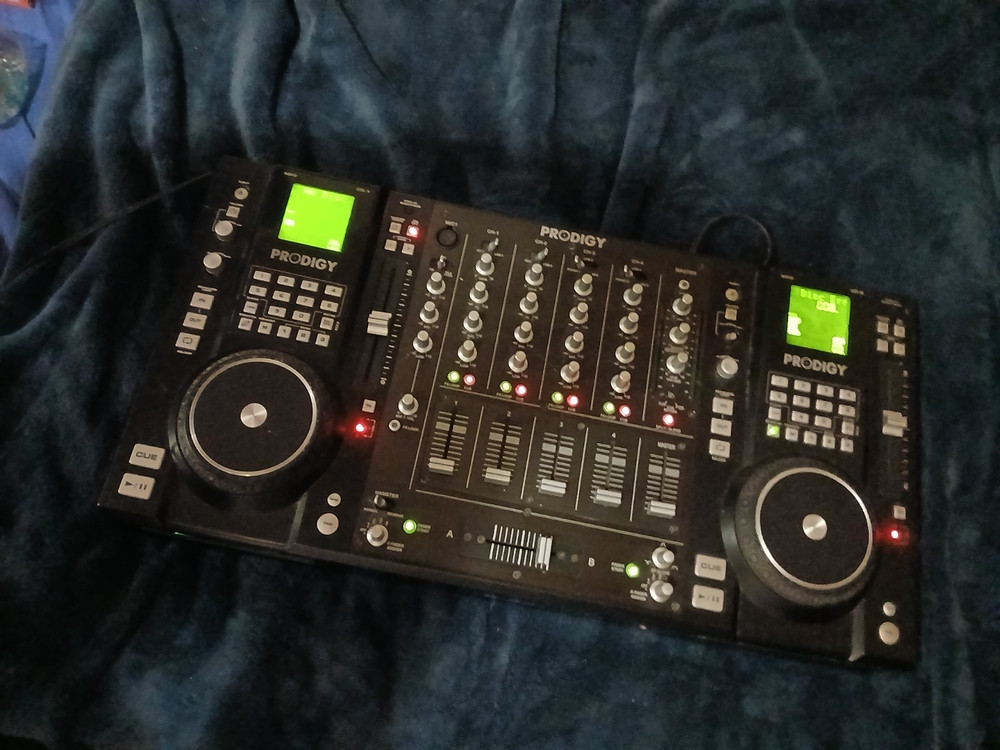 Prodigy FX B-52 4-channel DJ mixer / CD player CD 2 not working !!