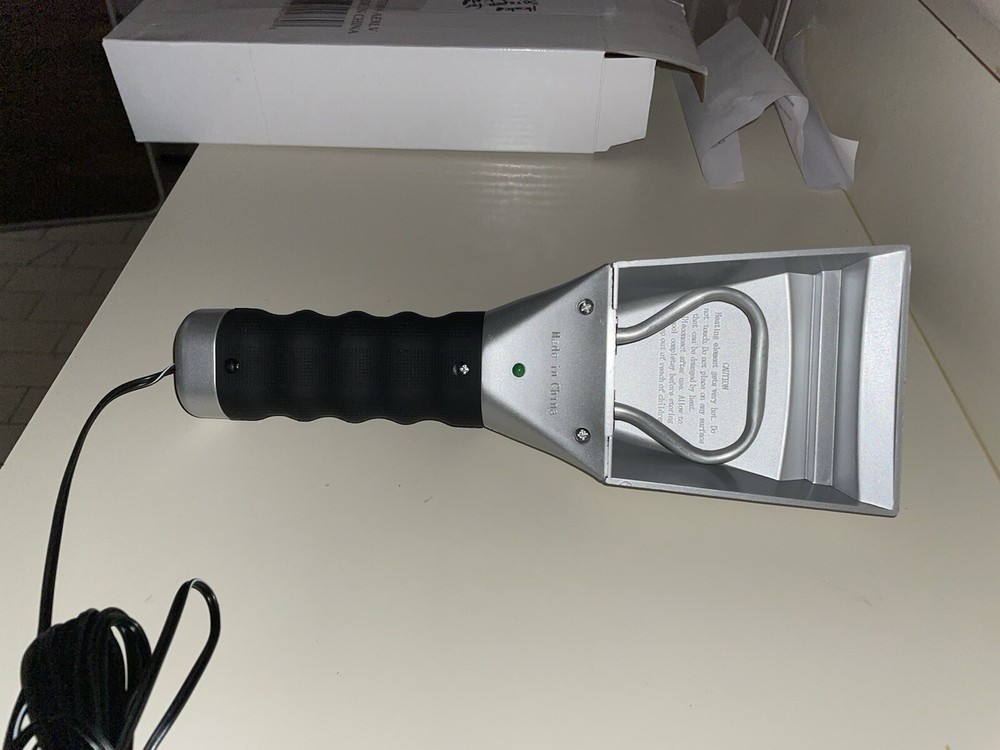 Fortune 8 12V Heated Ice Scraper Lighted NEW