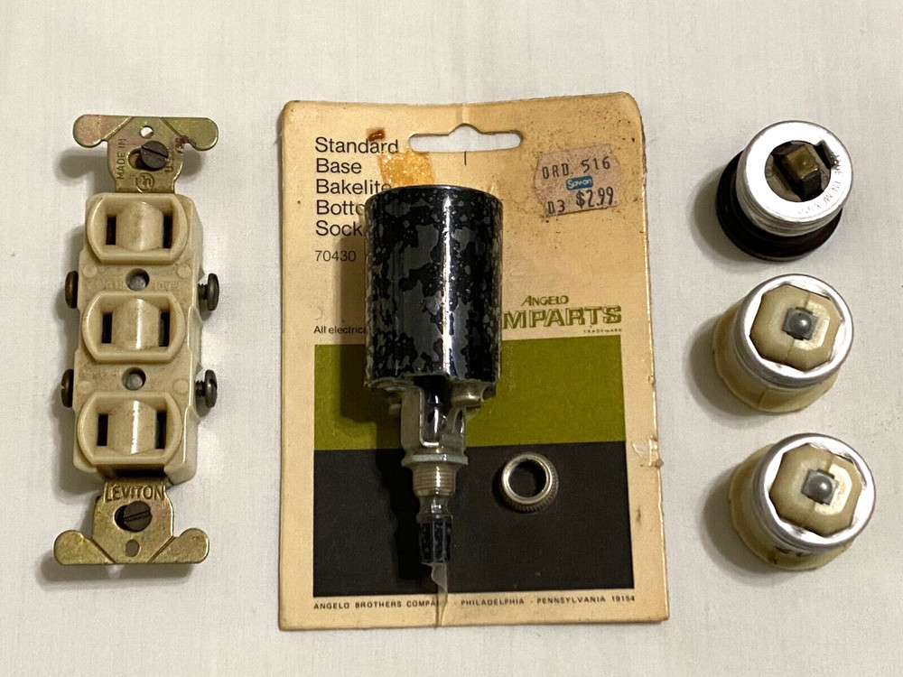 Vintage Bakelite Electrical Hardware Items, 5 Pieces