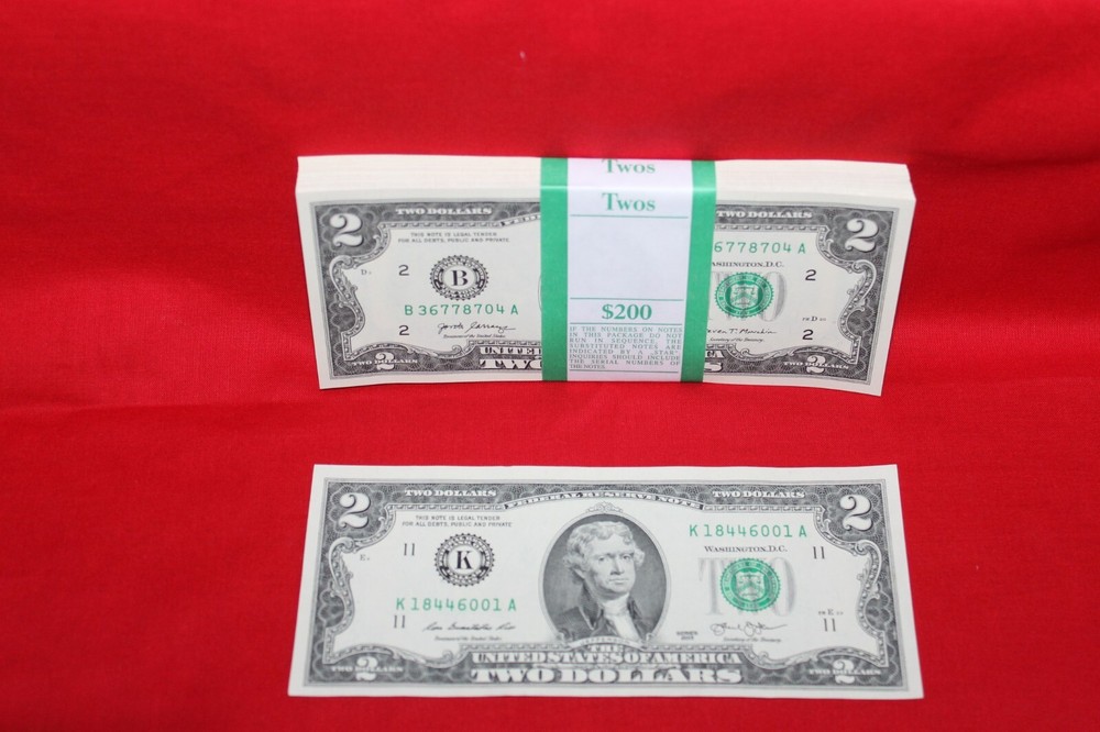 TWO DOLLAR BILL UNCIRCULATED CRISP $2 NOTES SEQUENTIAL ORDER PROTECTIVE SLEEVE