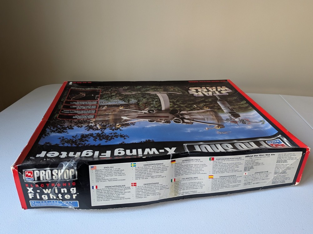 AMT Star Wars Electronic X-Wing Fighter Plastic Model Kit