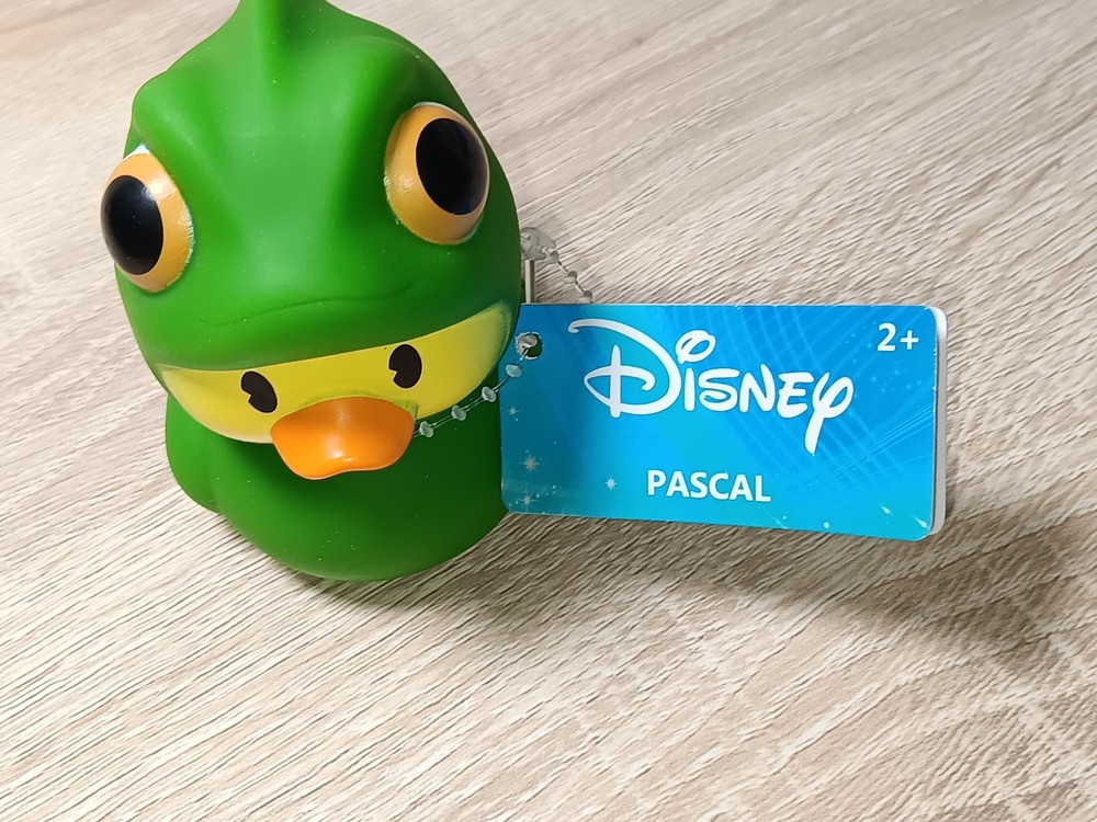 *FREE SHIP* 2.5" RAPUNZEL + PASCAL Disney Classic Cartoon Duckalooz