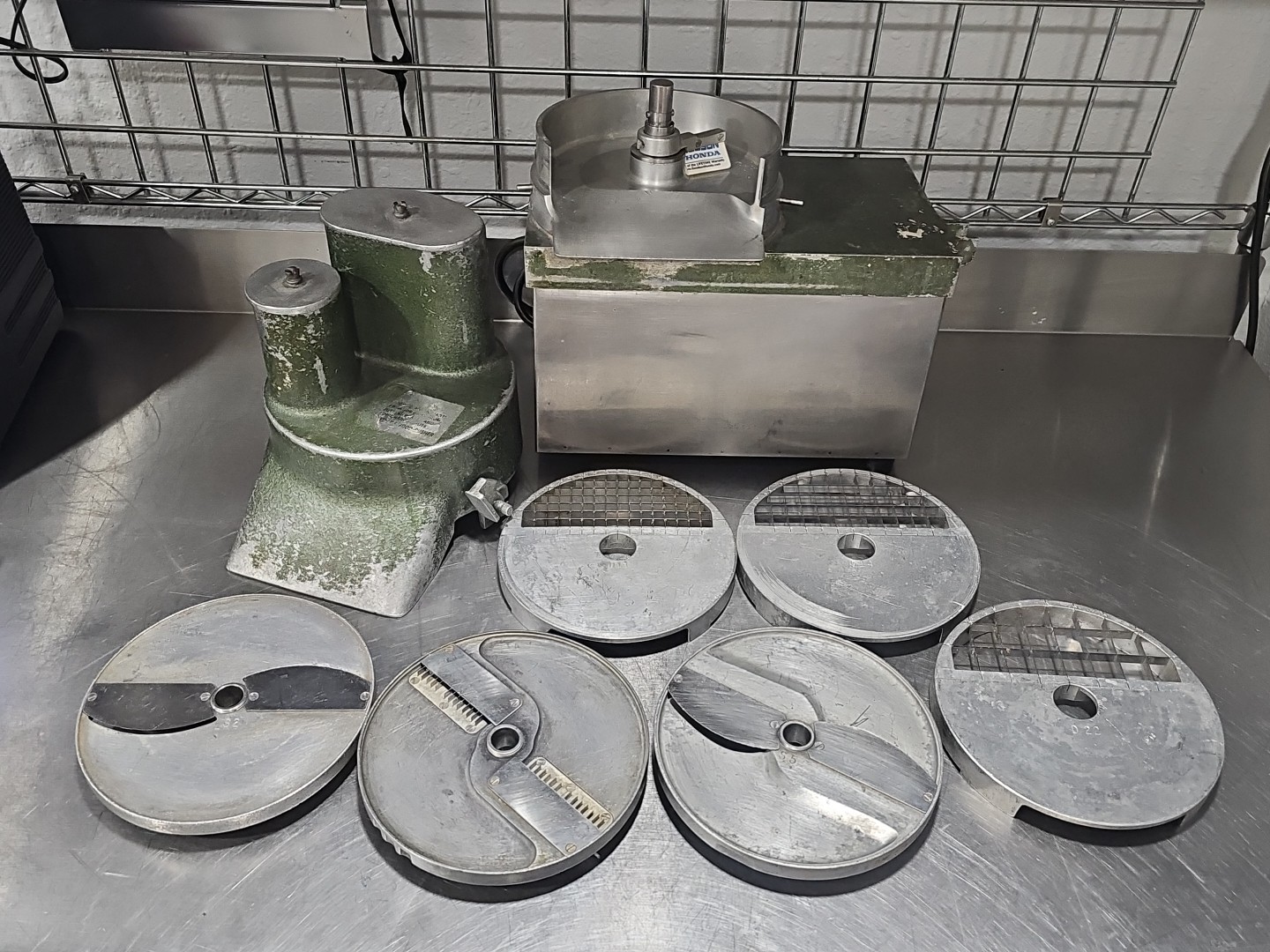 Mannhart MV 80 Commercial Food Processor With 6 pc Disc Attachment Set