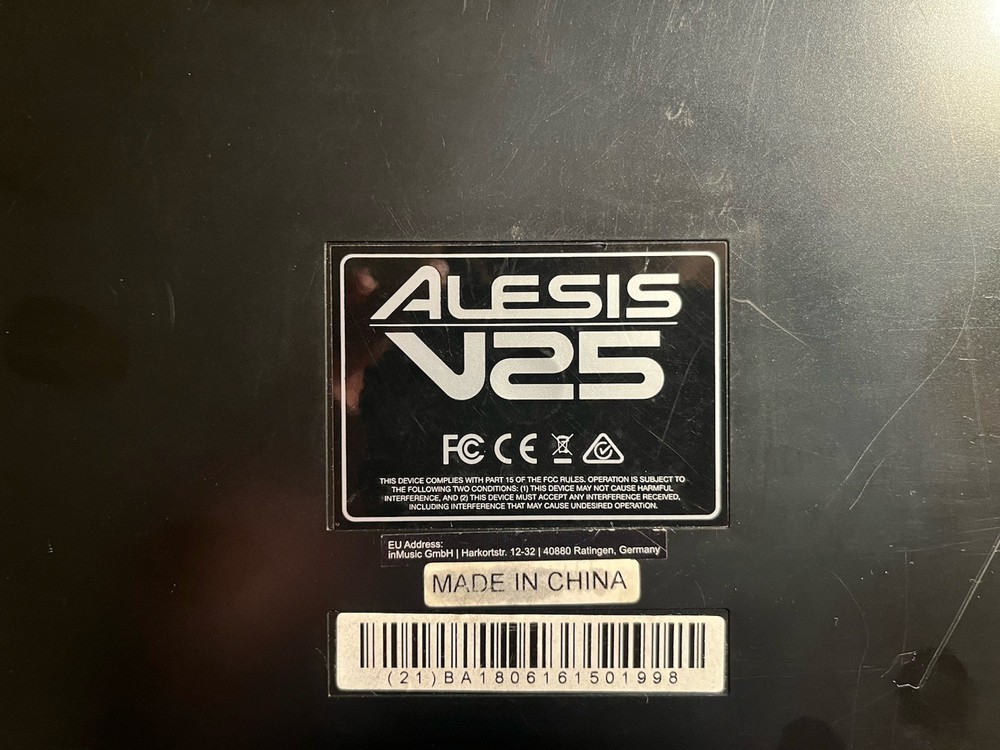 Alesis V25 MIDI Keyboard Controller 25-Key WORKING BUT DOESNT COME WITH CABLE