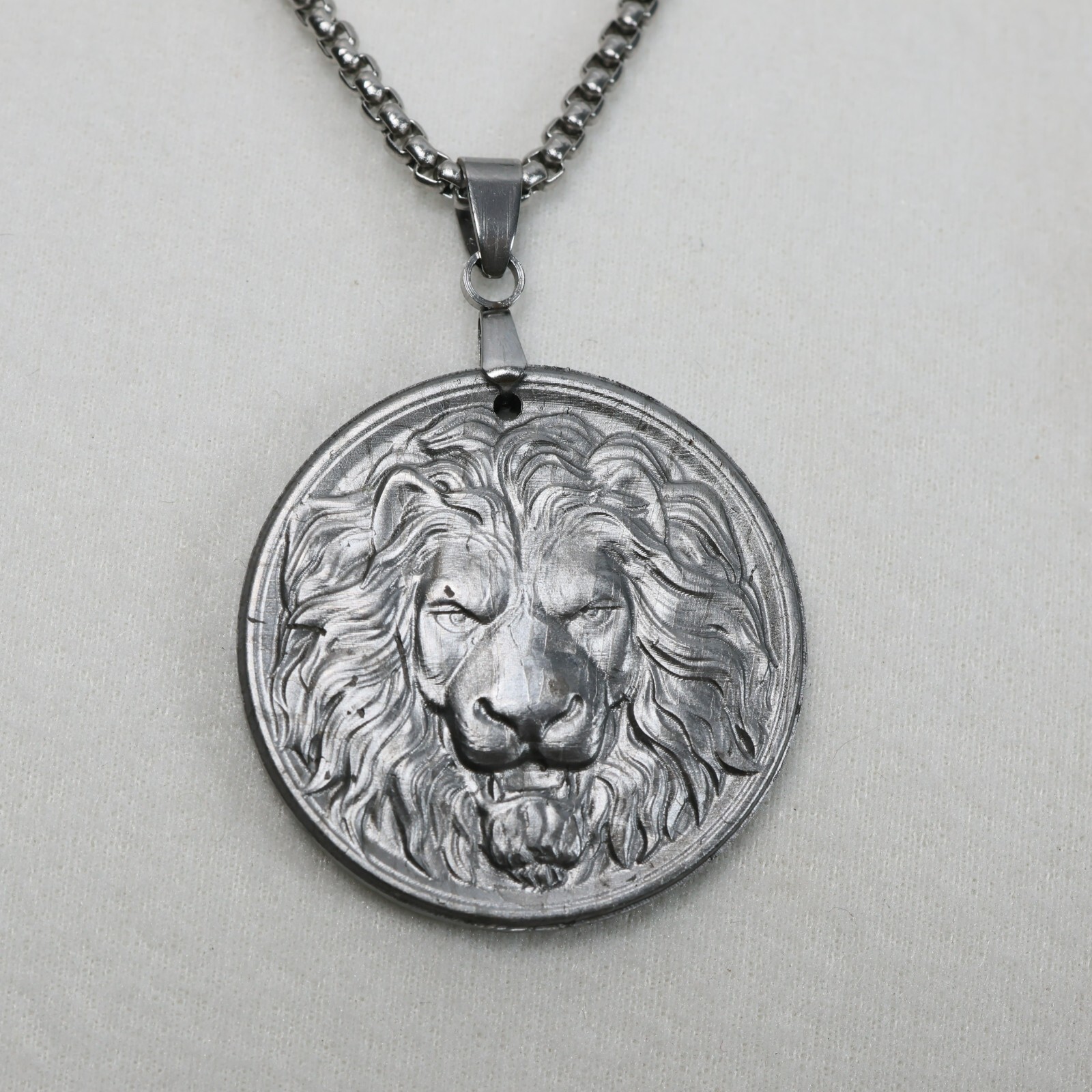 Natural Muonionalusta meteorite carved pendant，meteorite Lion Necklace