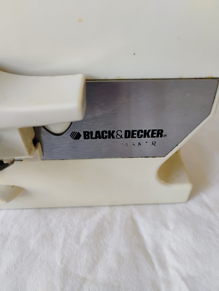Black & Decker Spacemaker Under Cabinet Can Opener White CO85