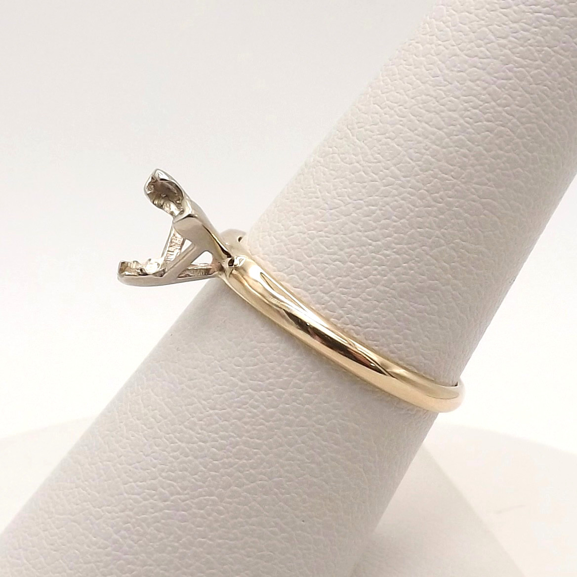 14k Gold Trillion Solitaire Setting Engagement Ring New