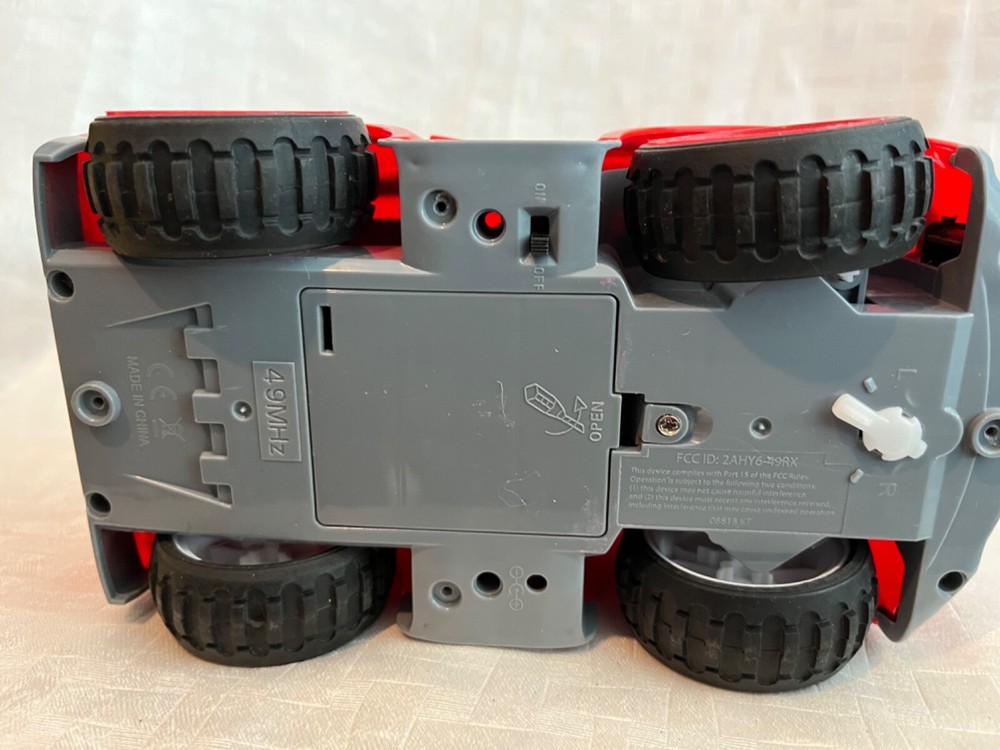 Racing LT 79 Red Car 49 mhz without Remote Control 8"