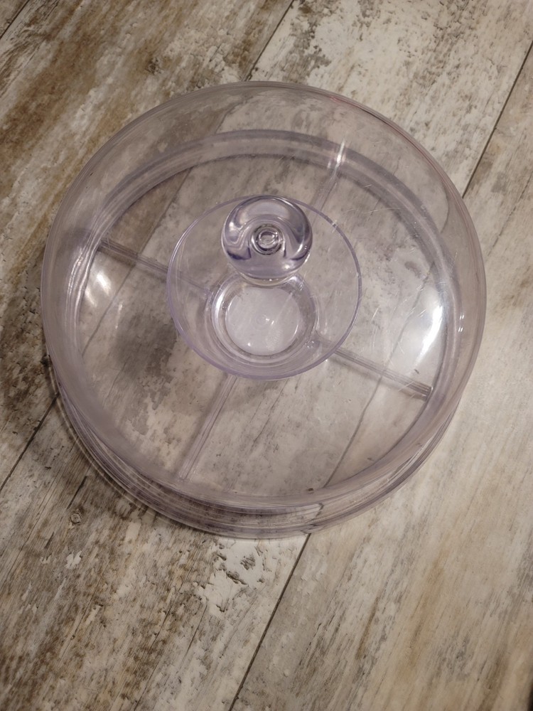 Clear cake stand with lid