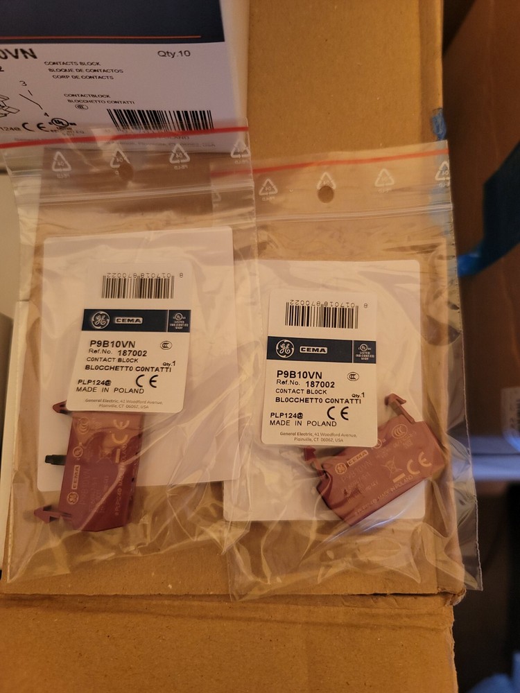 2 EA GE / CEMA P9B10VN Contact Block