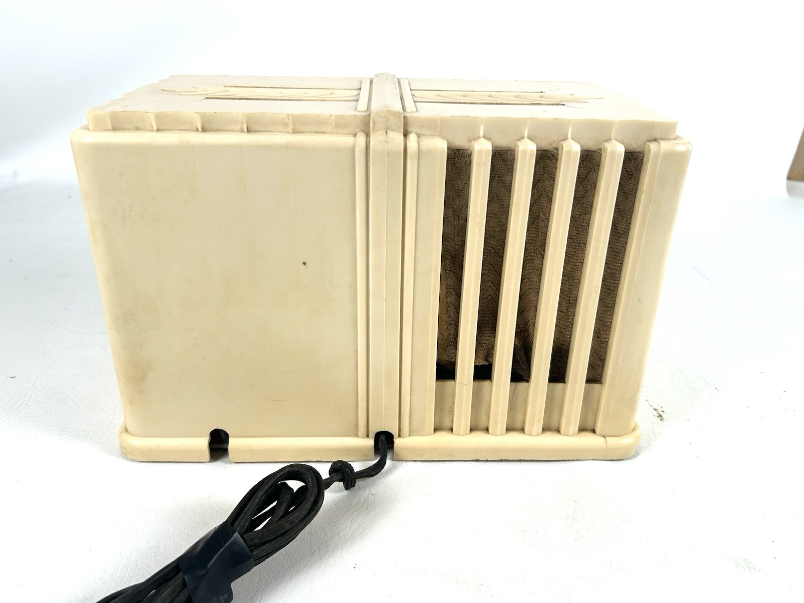 Vintage Wards Airline Radio Model 62-616 Powers On