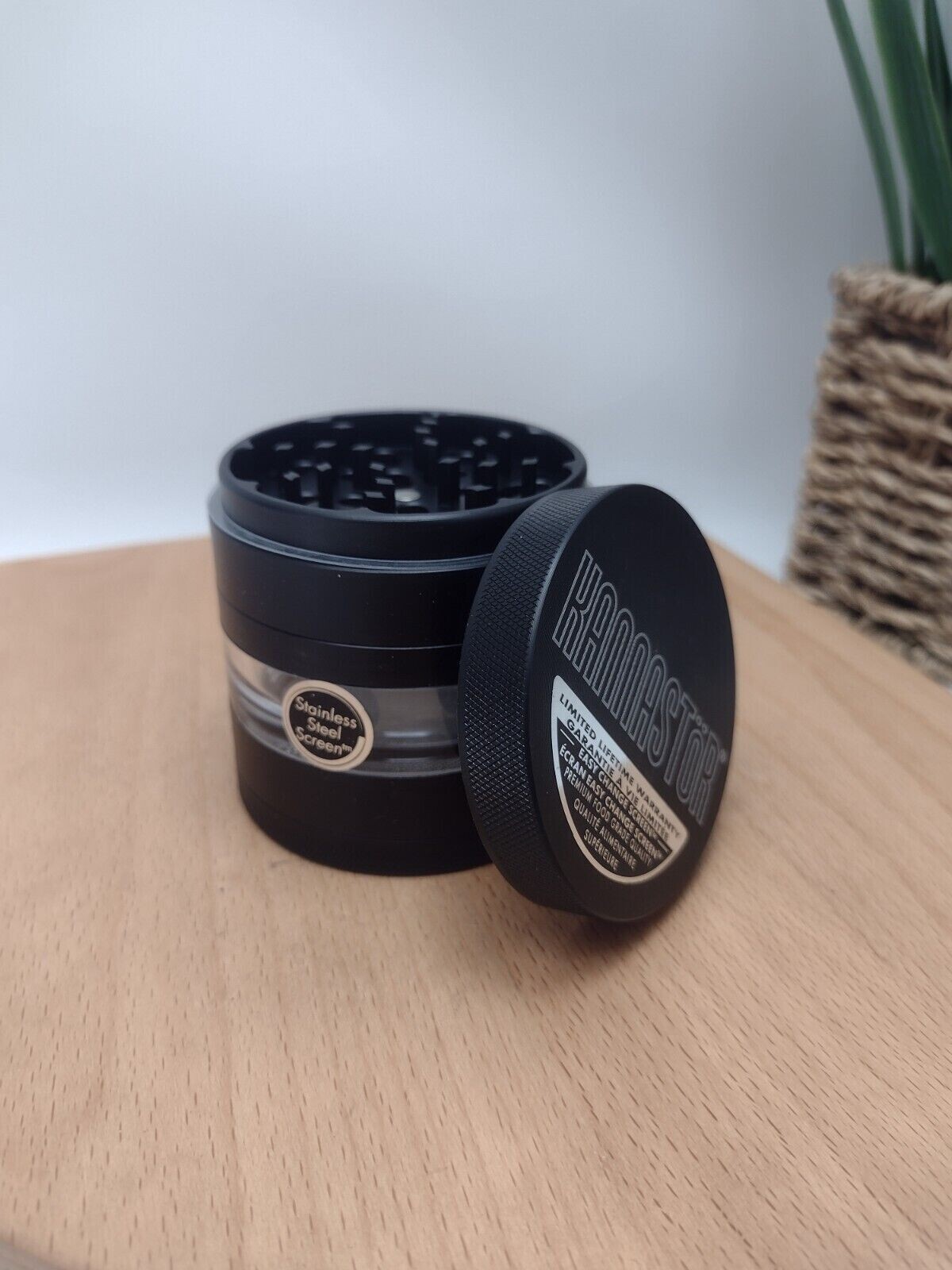 Kannastor - HERB Grinder Stainless Steel EZ Screen | 4pc | 2.5" | Black (GR555)