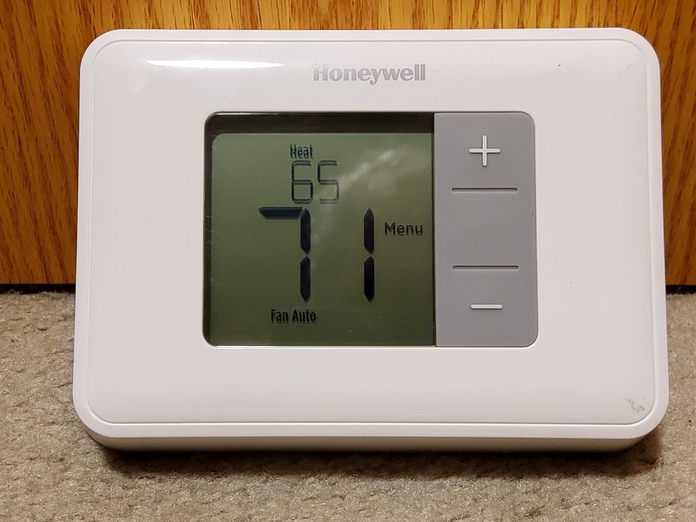 Honeywell RTH5160D1003 Simple Display Non-Programmable Thermostat EUC
