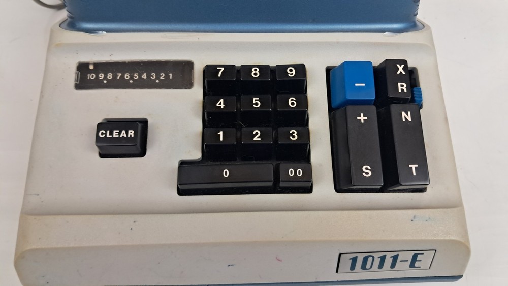 Vintage 70s Smith Corona Adding Machine Marchant 1011-E *UNTESTED AS IS*