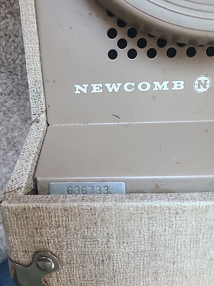 Newcomb Solid State Portable Suitcase Record Player EDT-15M