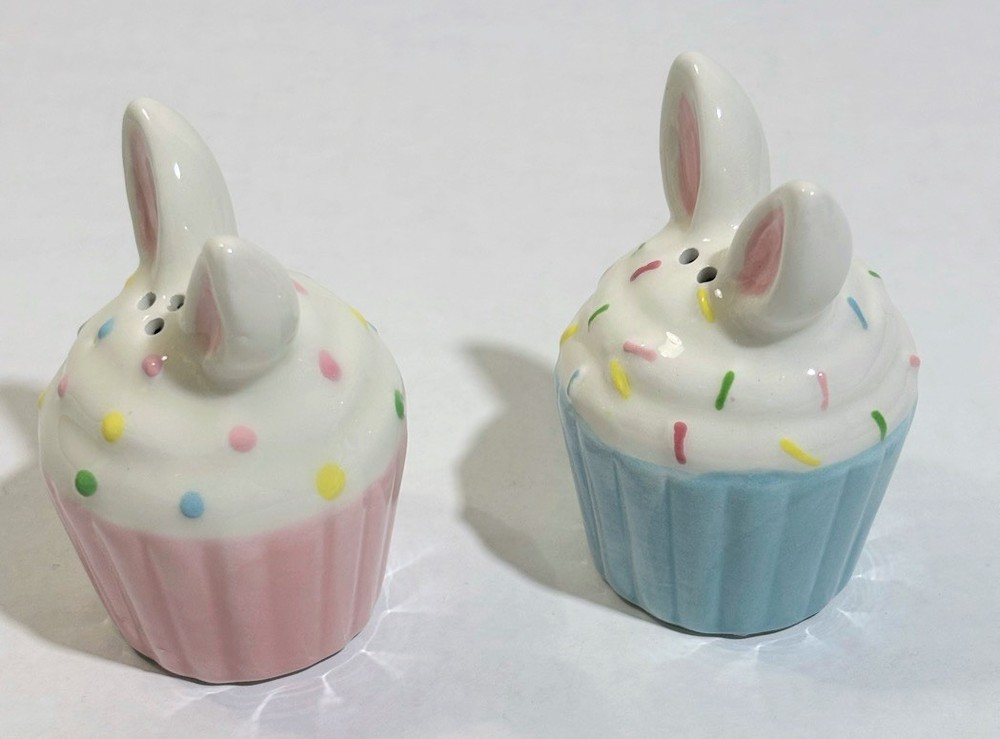 🧁🐰🧂Welcome Spring Ceramic Easter Bunny Ears Cupcake Salt & Pepper Shaker Set