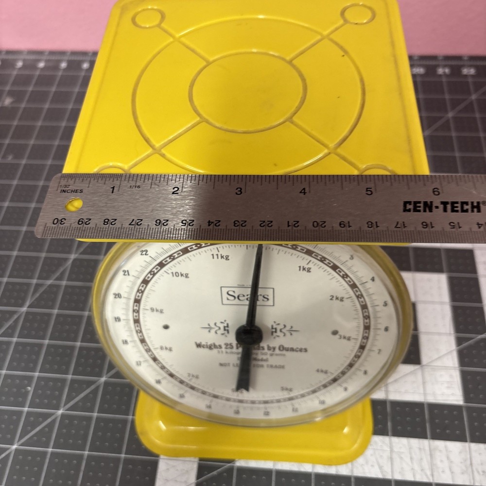 SEARS, Working Kitchen Scale Vintage YELLOW