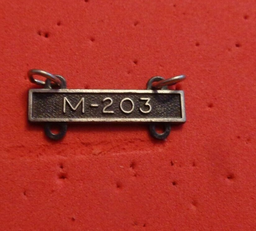 U.S.ARMY QUALIFICATION BADGE, M-203 BAR