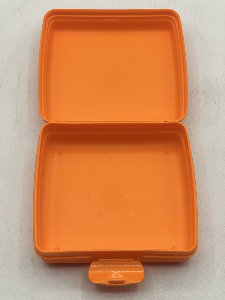 Tupperware Sandwich Keeper 3752A-4 Orange