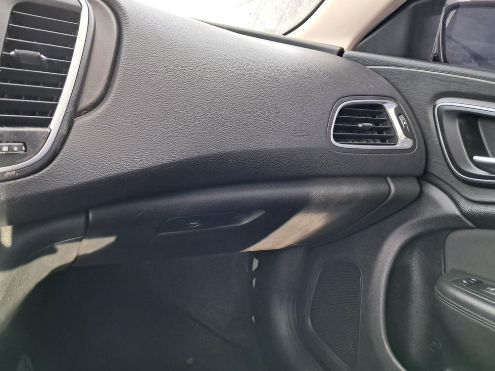 200       2015 Glove Box 4864827