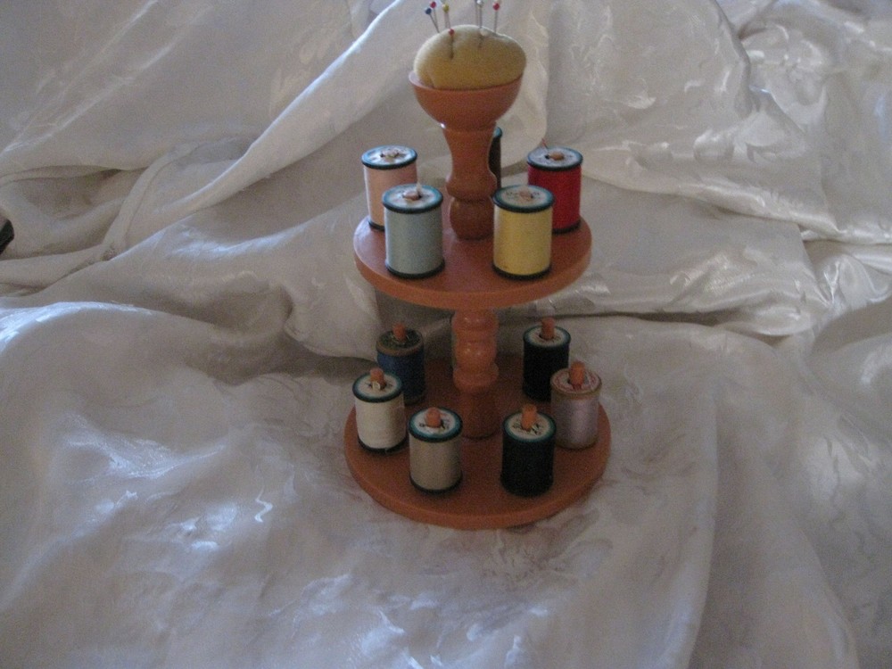 Unique! ~ THREAD CADDY/CAROUSEL & 12 SMALL SPOOLS OF THREADS