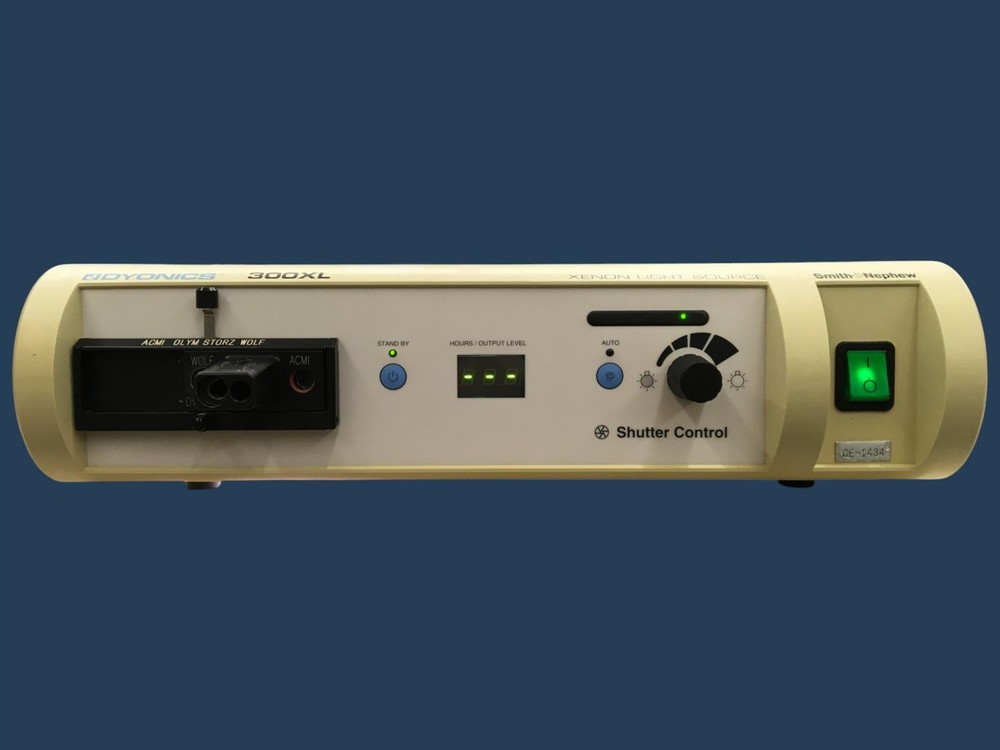 Smith & Nephew Dyonics 300XL Xenon Light Source REF 7206084 [2000]