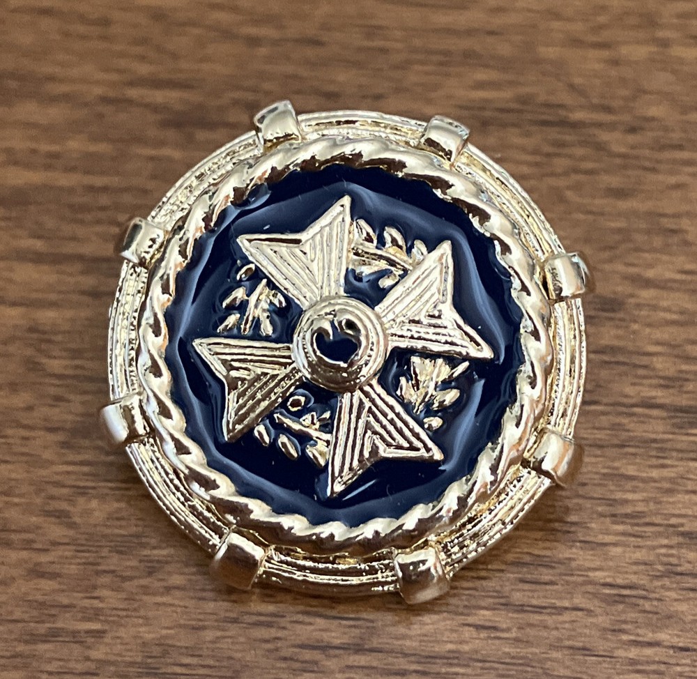 St.John navy enamel over gold logo button 7/8” Cross Leaf Pattern Excellent