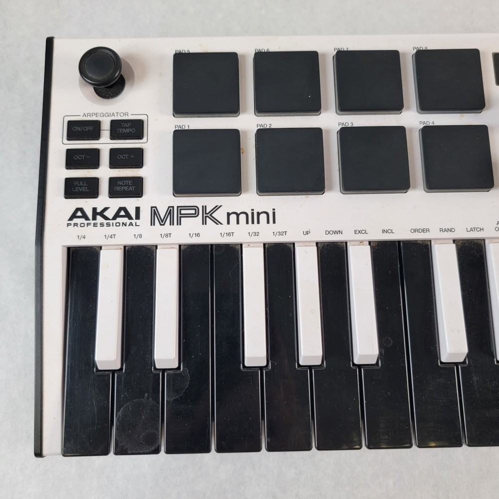 Akai MPK mini MK3 Electronic Professional Keyboard Controller Music Untested
