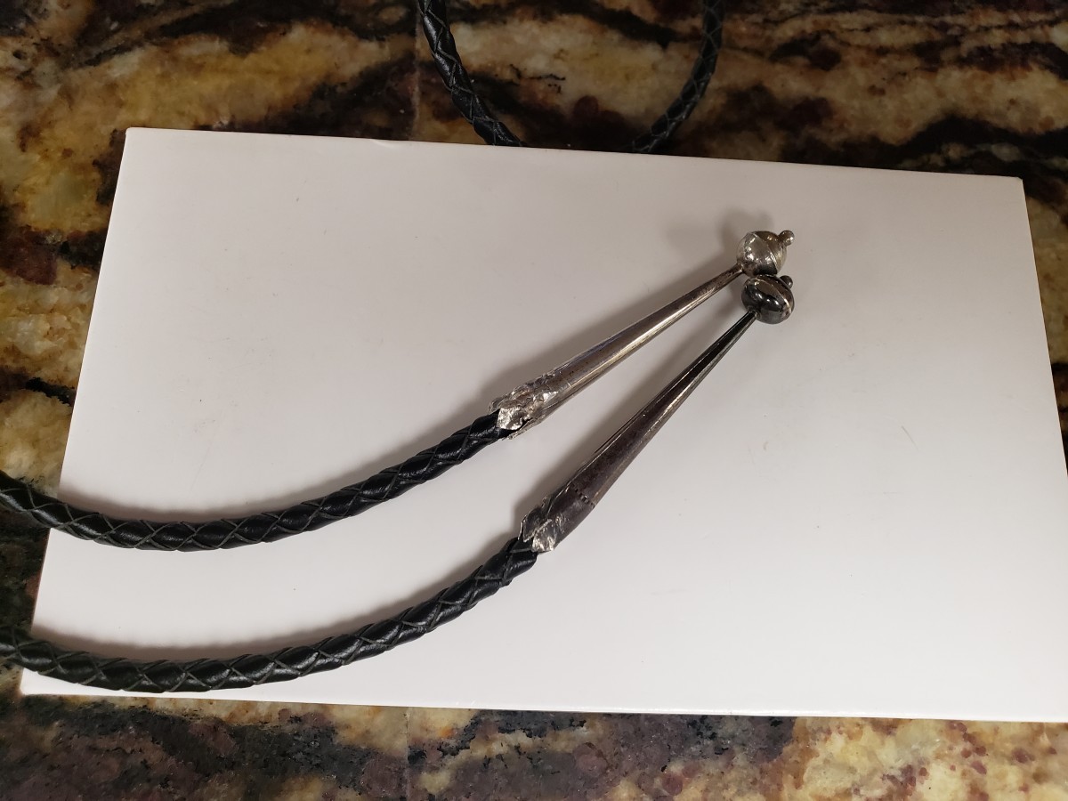 VINTAGE NATIVE AMERICAN STERLING SILVER TURQUOISE NAVAJO BOLO TIE