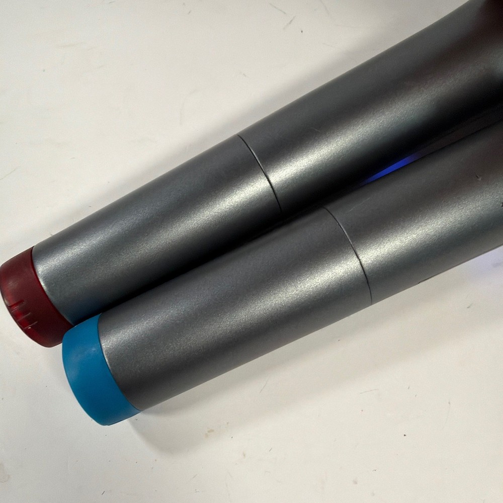 Pair of 900MHz Wireless Handheld Microphones Fixed Frequency 901.55 & 907.55 MHz