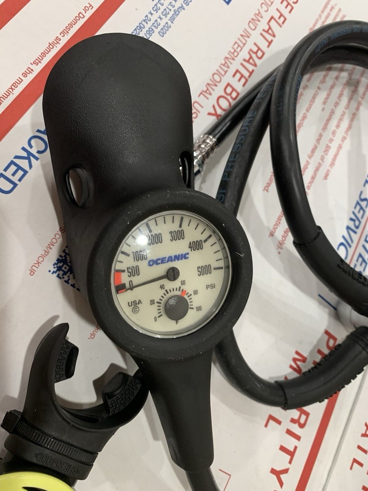 Oceanic Scuba Regulator Set w/Pressure Gauge, Compass & Data Plus Dive Computer