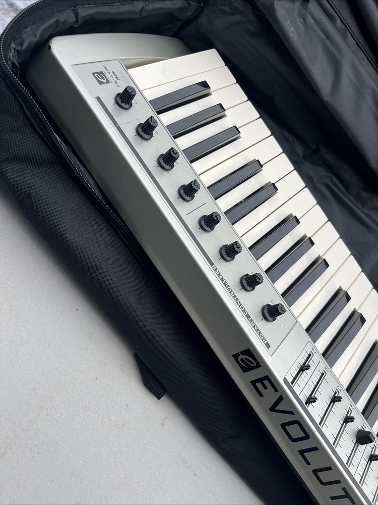 M-AUDIO EVOLUTION MK-449C MIDI Controller -- No Charger— Not Fully Tested