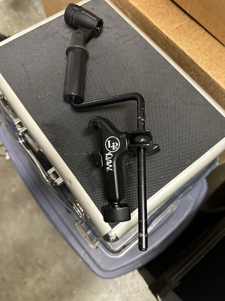 Sunnheiser MD504 Microphone With LP (Latin Percussion) Claw