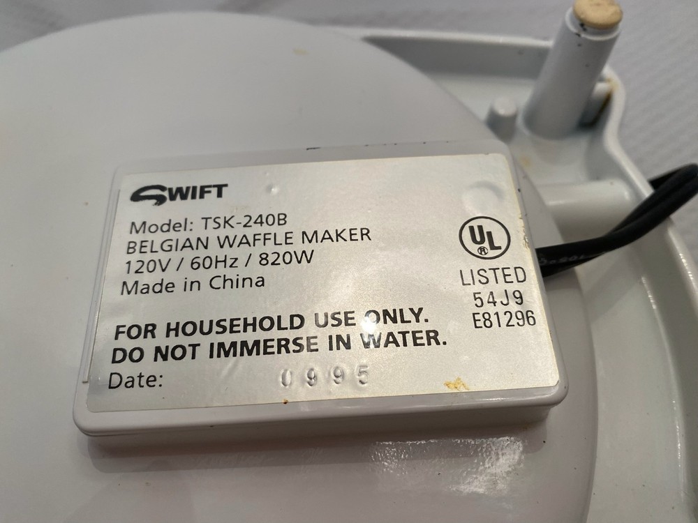 Vintage 1995 Swift Belgian Waffle Maker White Model TSK-240B Tested Works
