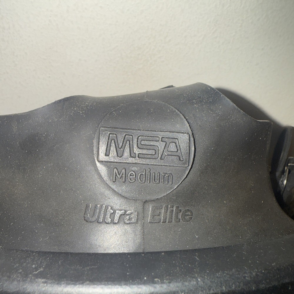 MSA Medium FACE MASK 10121723 Floor Model +4 filters