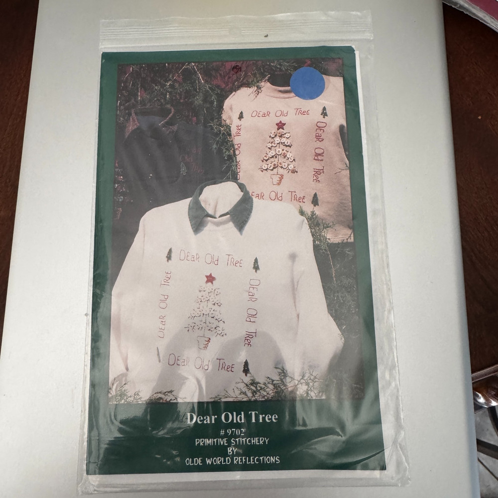 Dear Old Tree Primitive Stitchery Pattern Embroidery Christmas Tree Buttons