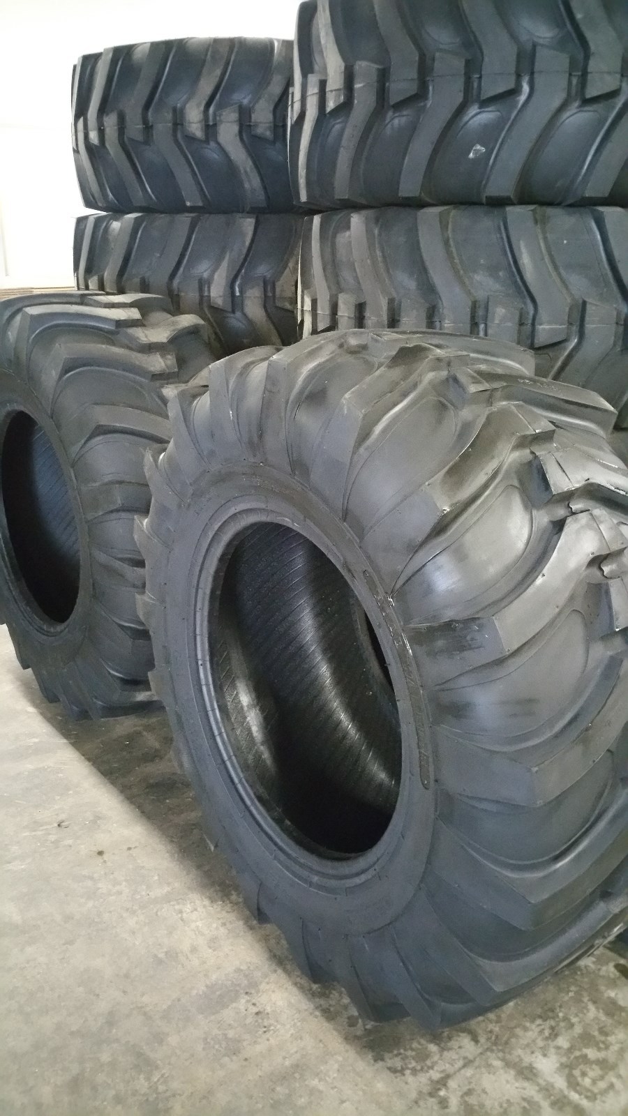 (2-Tires) 17.5L-24 12PR R4 Rear Backhoe Industrial Tractor Tire 17.5Lx24 175L24