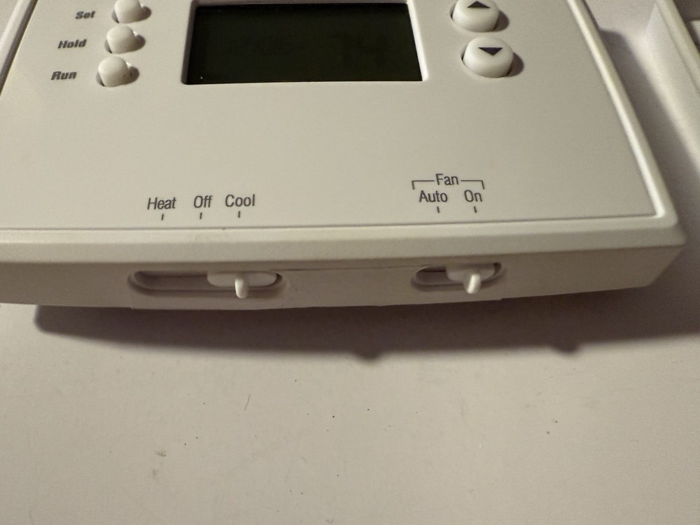 Honeywell Home RTH221B1039 Programmable Thermostat, White