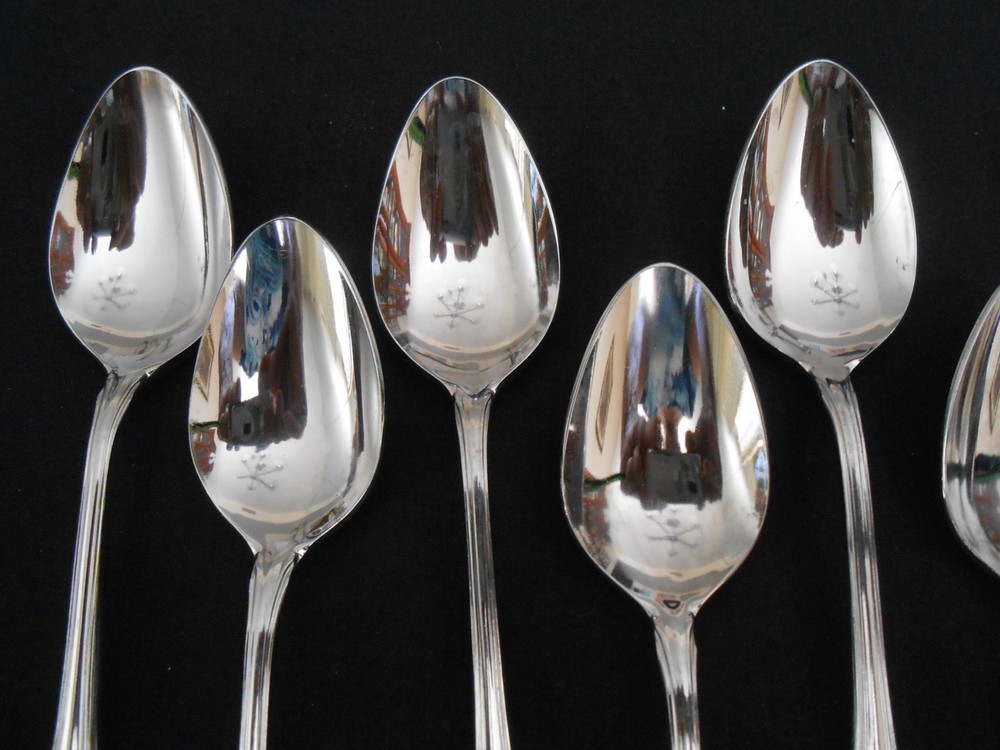 11 STAINLESS FLATWARE TEASPOONS 6 1/4" JAPAN UNKNOWN PATTERN LINE SCROLLS
