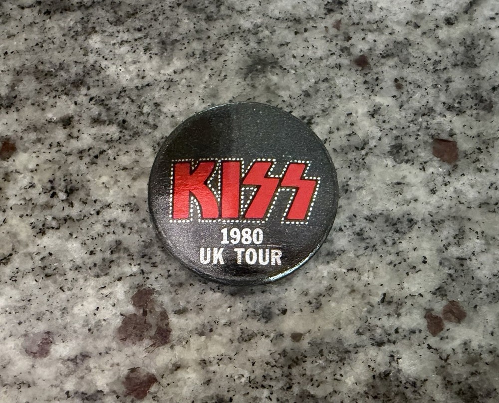 KISS 1980 UK TOUR BUTTON BADGE UK GENE PAUL ACE PETER AUCOIN VINTAGE MEGA RARE