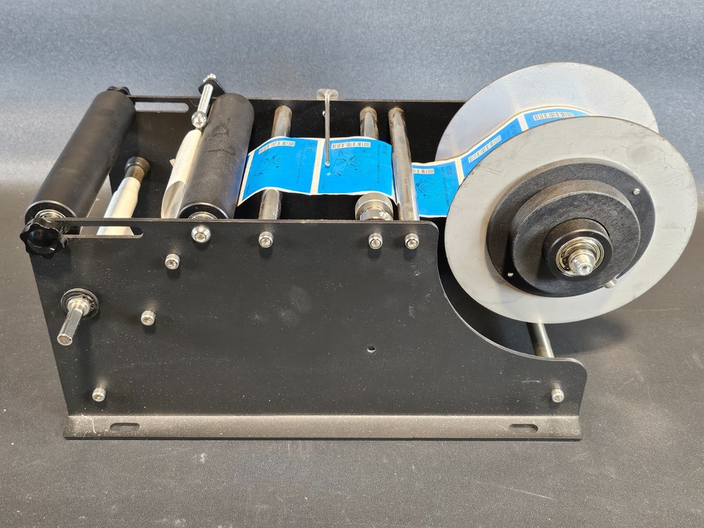 Manual Round Bottle Labeler