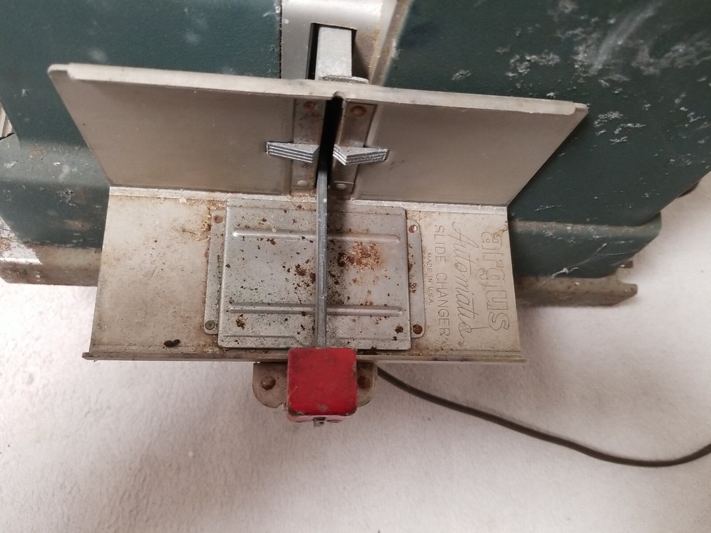 VINTAGE ARGUS 300 AUTOMATIC SLIDE PROJECTOR Tested & Works needs a cleaning.