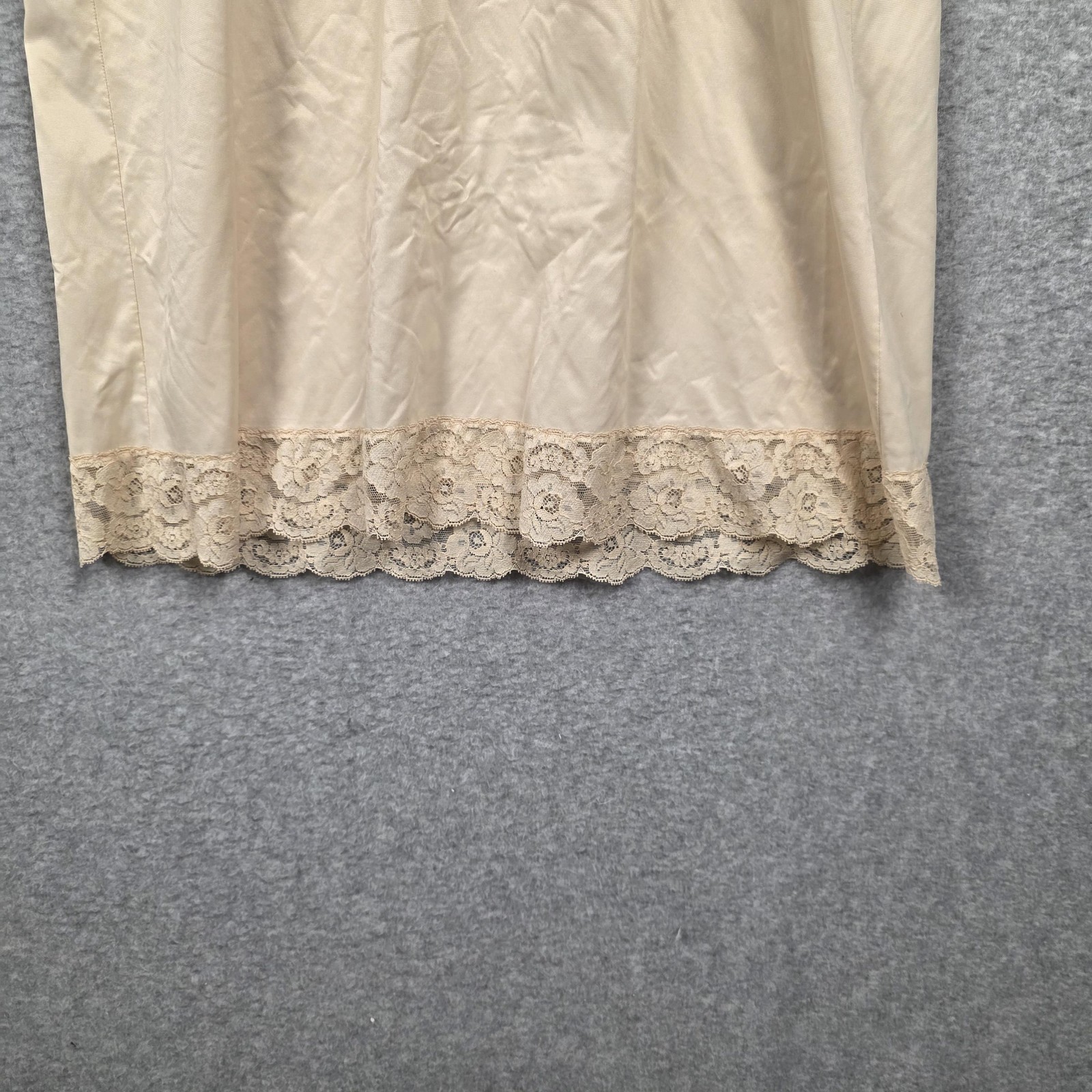 Vintage Vanity Fair Slip Dress Womens Large White Nylon Lace Trim Lingerie 90s